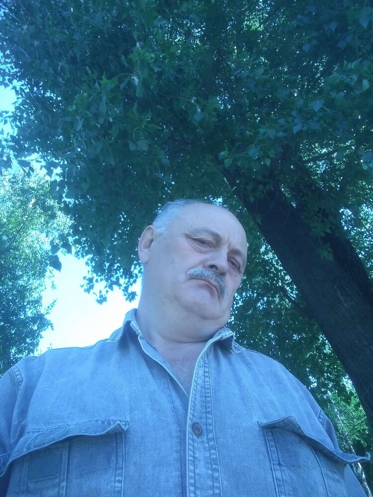  29734981  Aleksei, 61 ,    