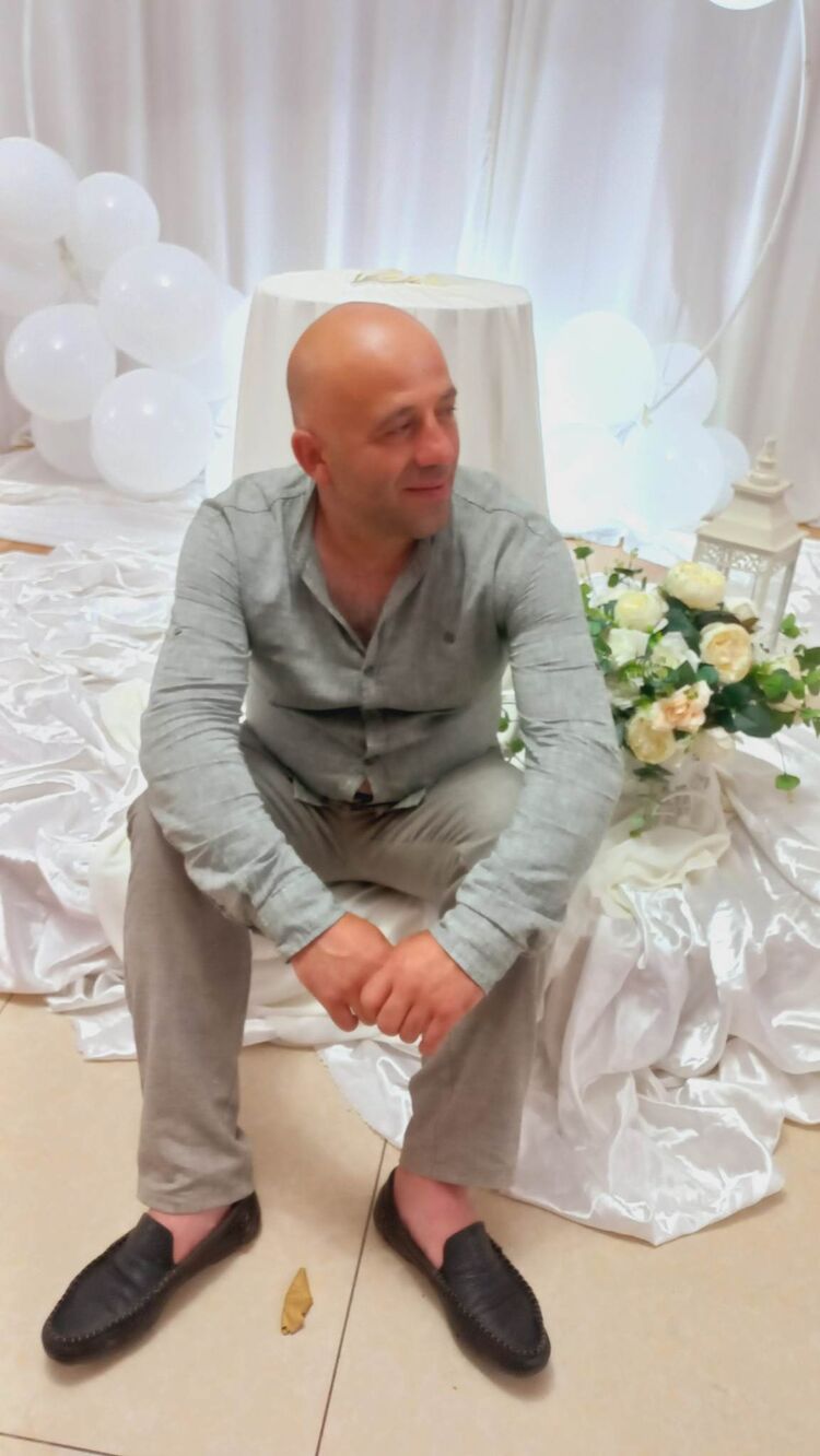 35518371  Givi, 39 ,    