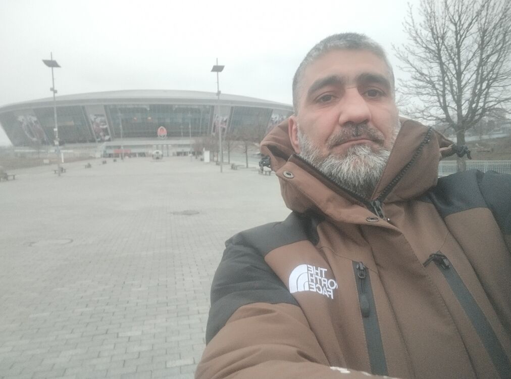  49275761  Elmin, 52 ,    -