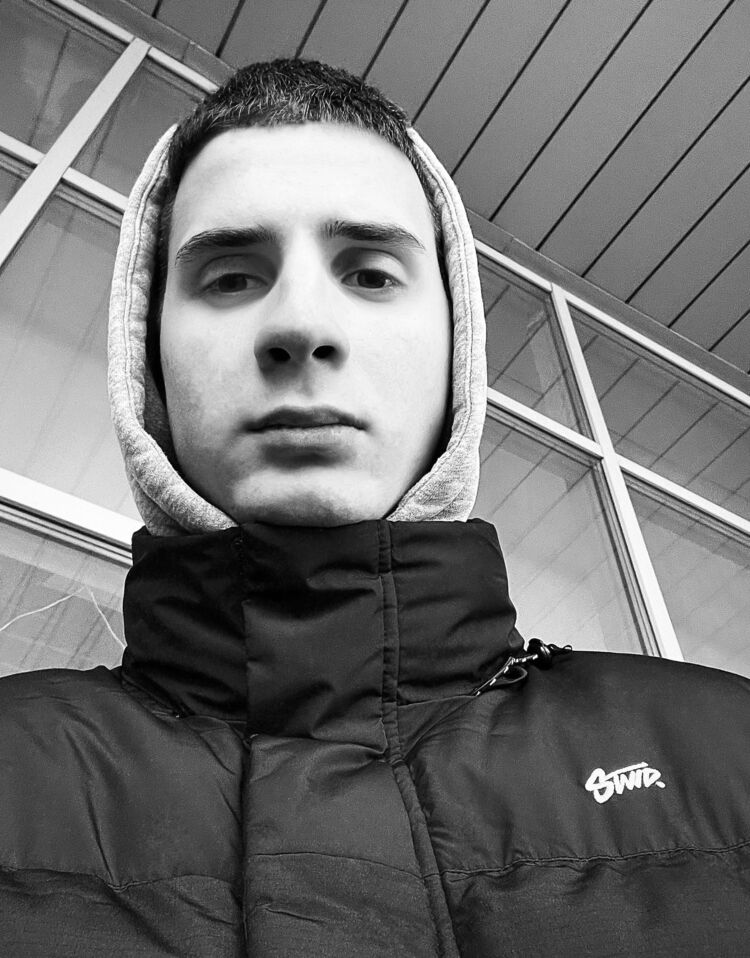  31080901  Egor, 21 ,    