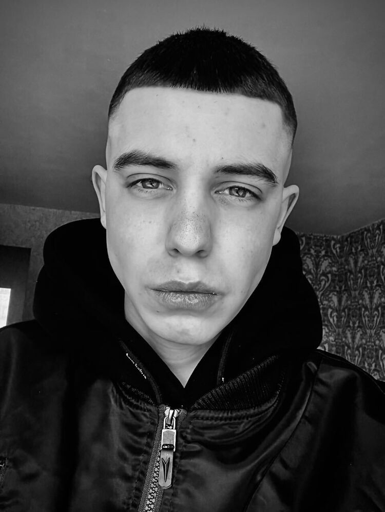 33591831  Maksim, 21 ,    