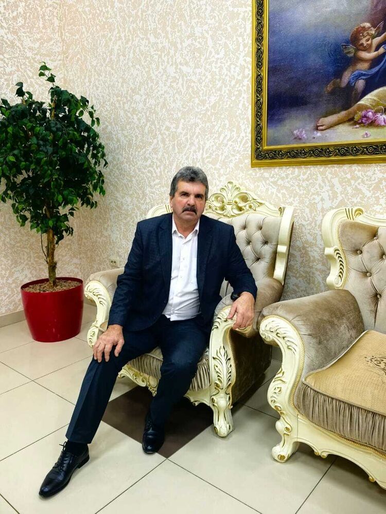  48894451  Yury, 66 ,    
