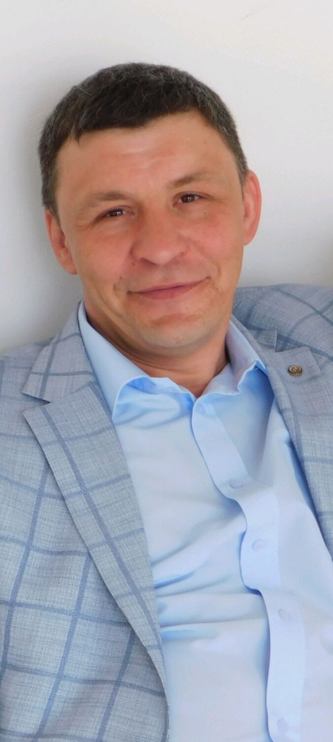  44031971  Ivan, 41 ,    