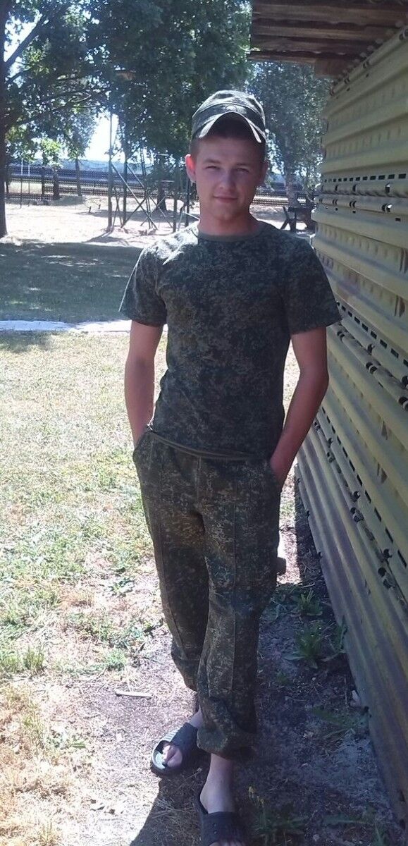  4705511  Artem, 31 ,    