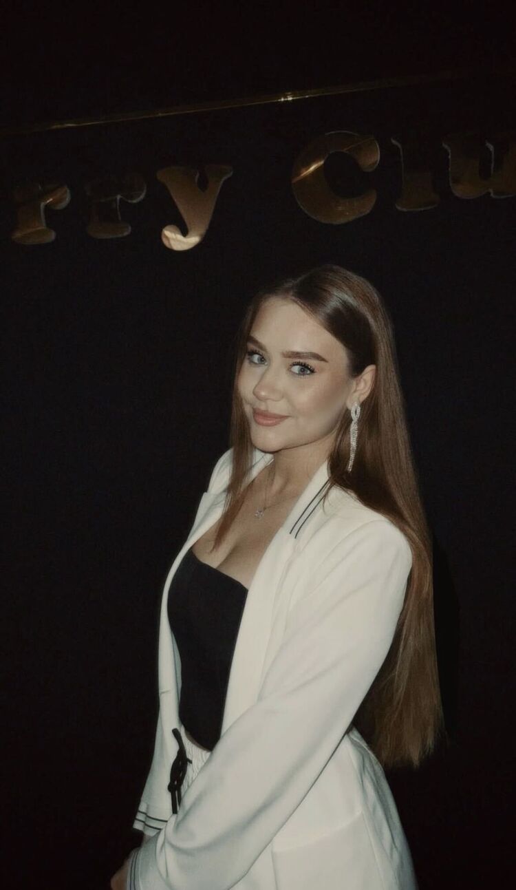  49146831  Vladislava, 22 ,    