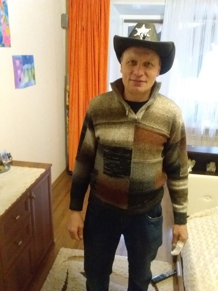  53905091  Pavel, 51 ,    