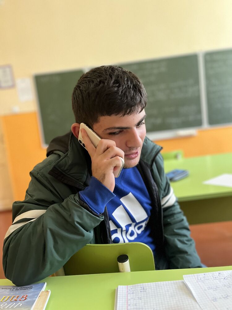  41640641  Artur, 19 ,    