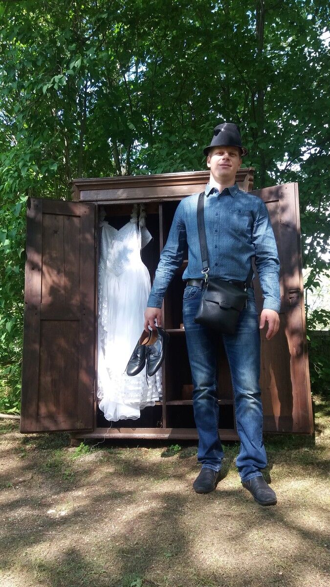  ,   Anton, 42 ,   