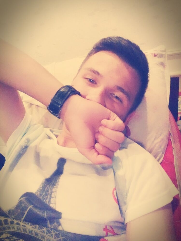  18592031  Albert, 26 ,    