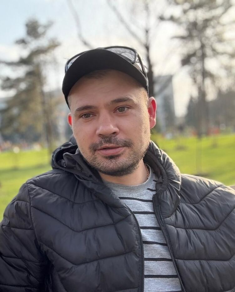  54530701  Borys, 33 ,    