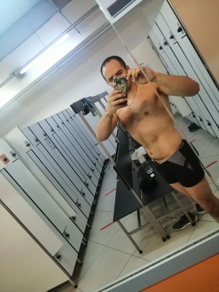  27668231  Boys, 33 ,    