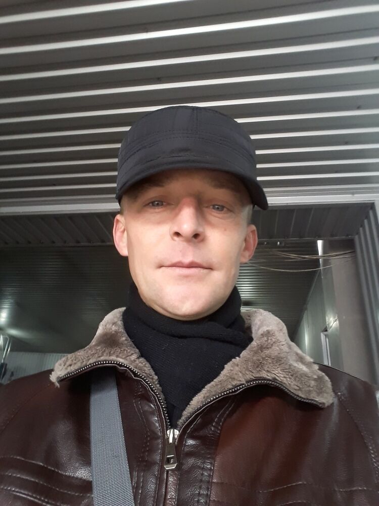  19170161  Igor, 44 ,    