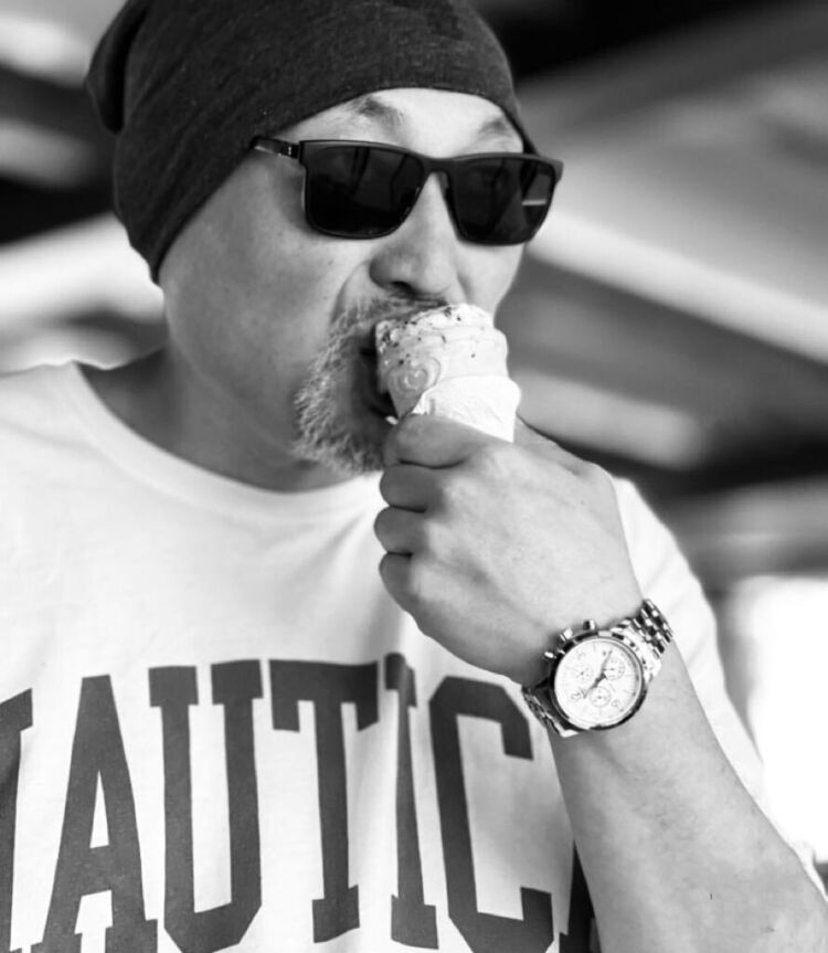  52889081  Rustem, 45 ,    