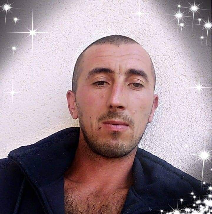  15877701  Andrii, 38 ,    