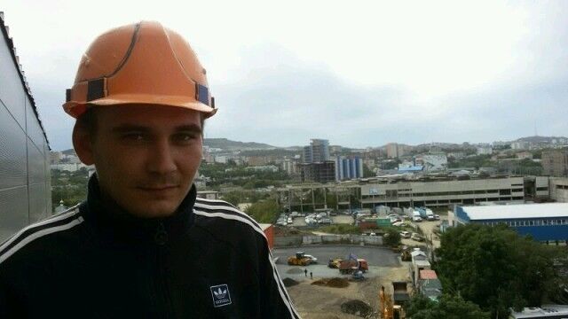  12002561  Artyr, 38 ,    