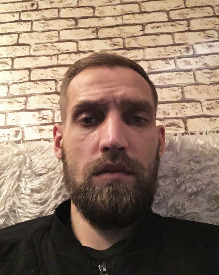  ,   Maxim, 33 ,   ,   , c , 