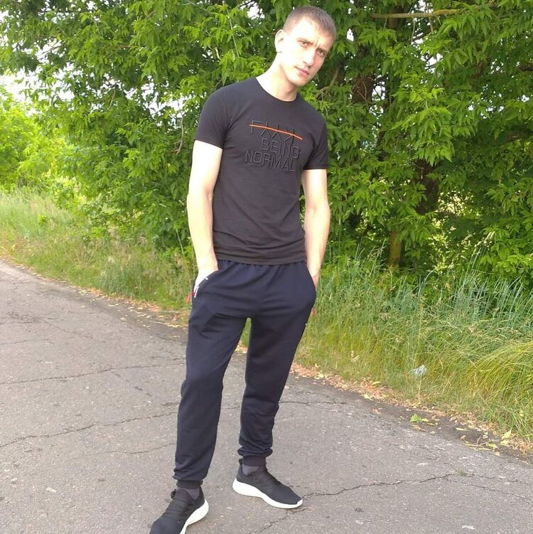  43026151  Vitalik, 25 ,    