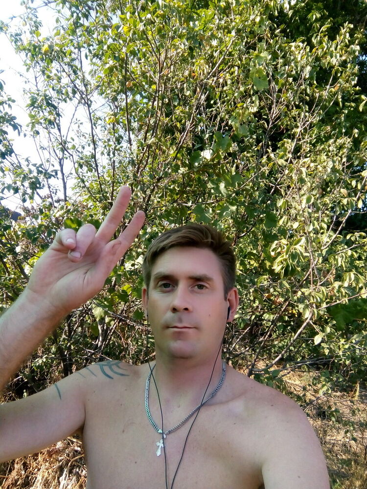  21321261  Viktor, 34 ,    