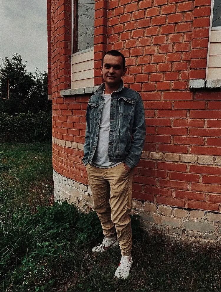  32364821  Ivan, 26 ,    