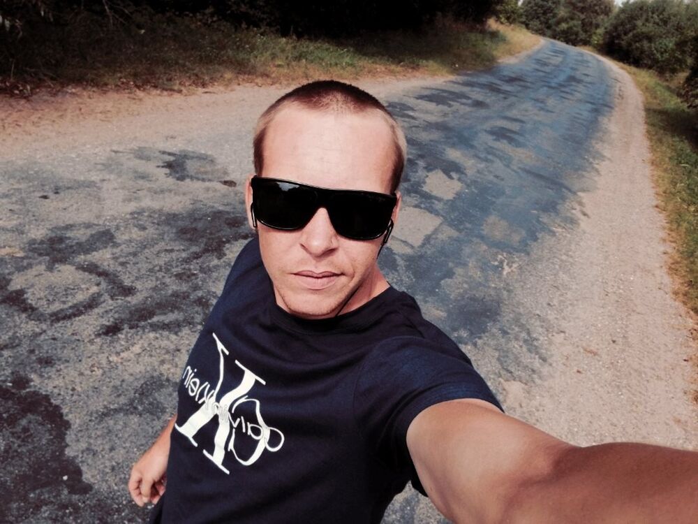  ,   Mikhail, 32 ,   ,   , c 