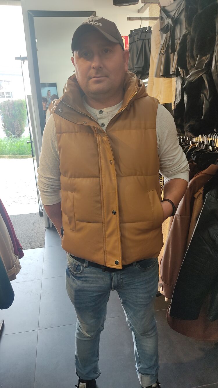  31498011  Oleg, 41 ,    