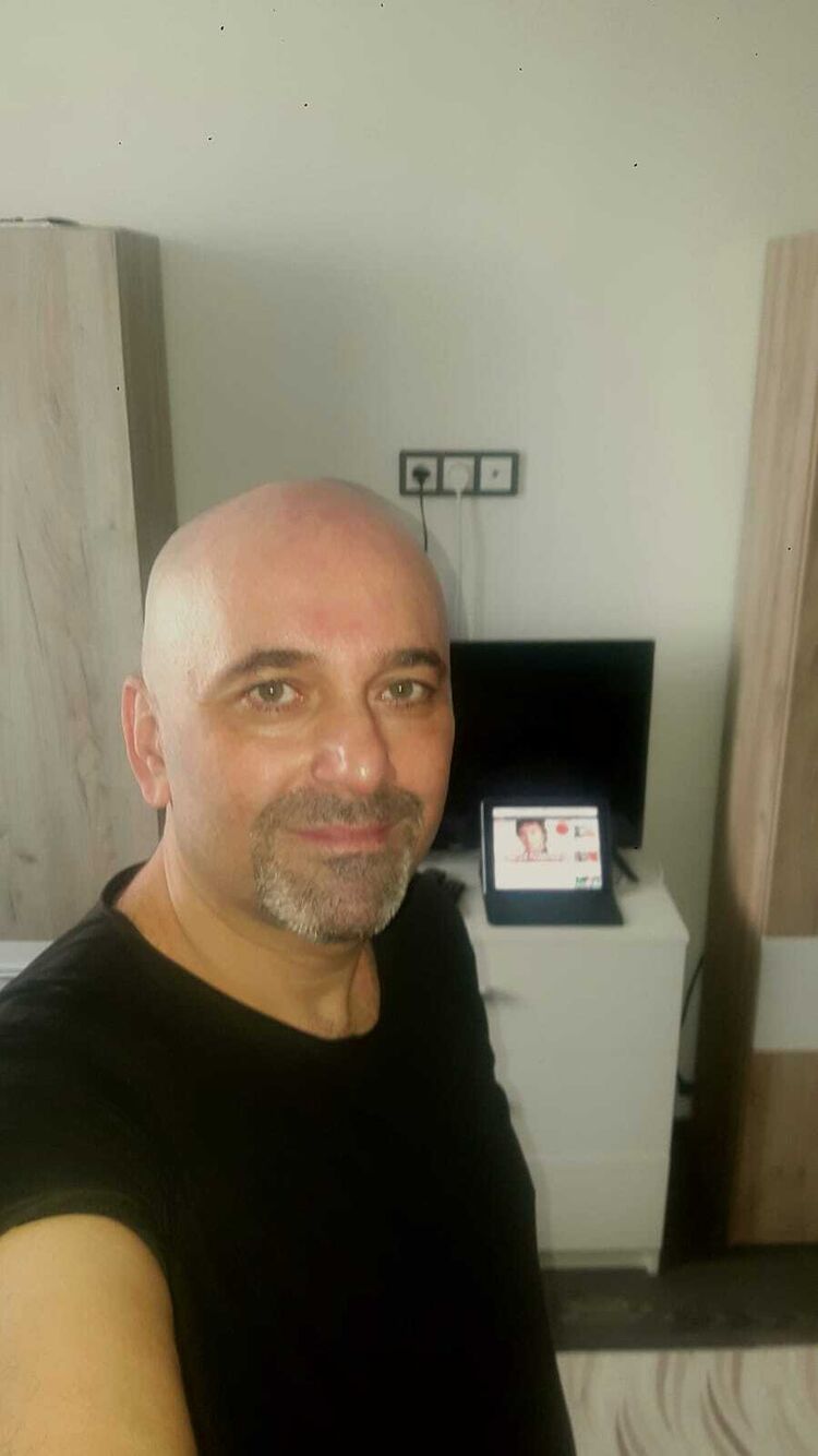  25895831  ERHAN, 49 ,    