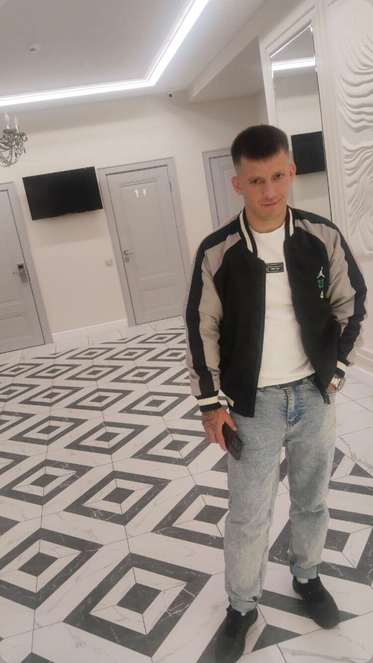  ,   Ivan, 28 ,   ,   