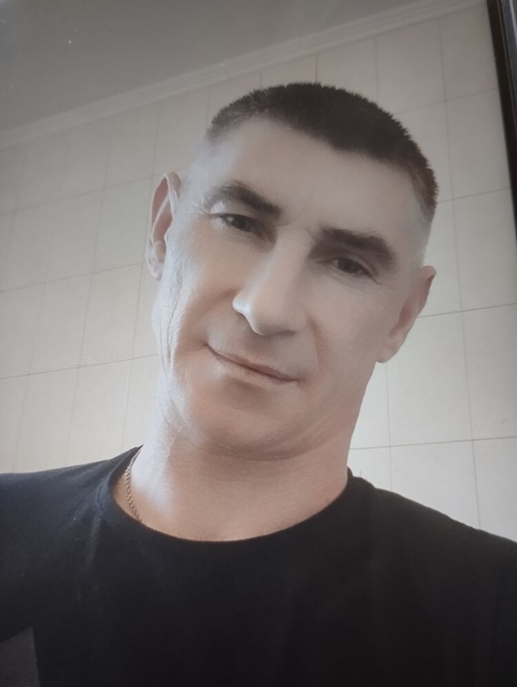  41986871  Sergei, 43 ,    