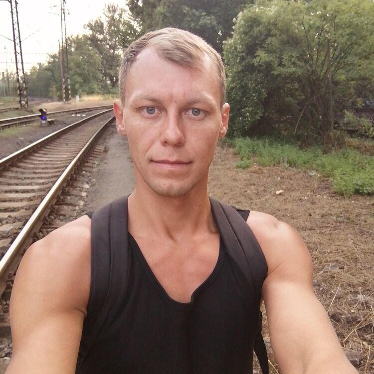  18258311  Denis, 38 ,    