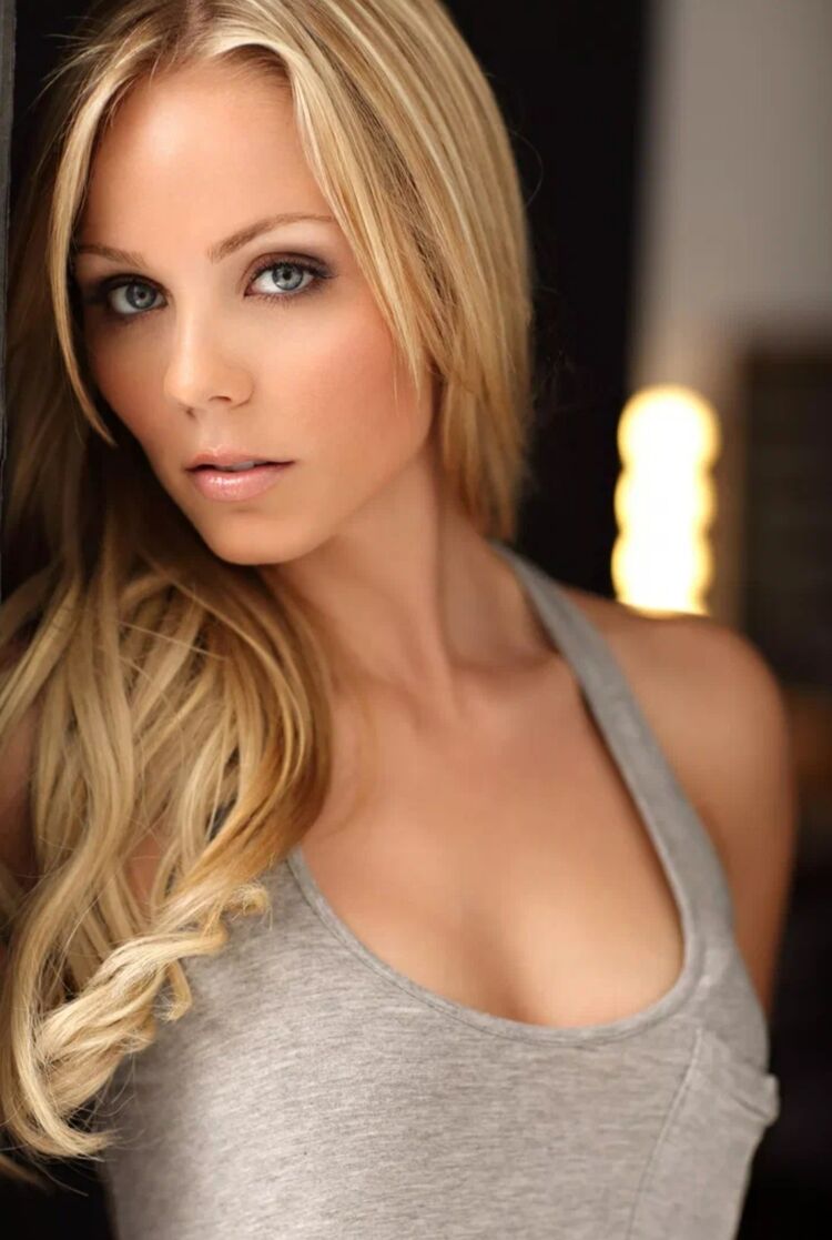  54531291  Ulia, 26 ,    