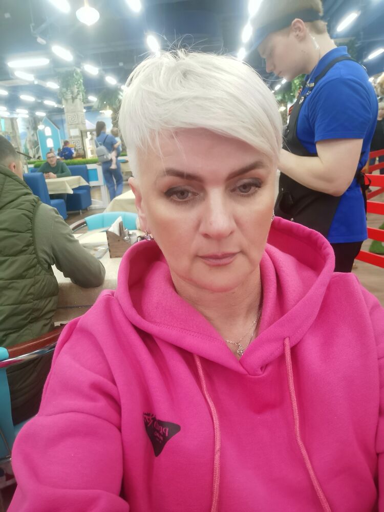  51510711  Elena, 52 ,    