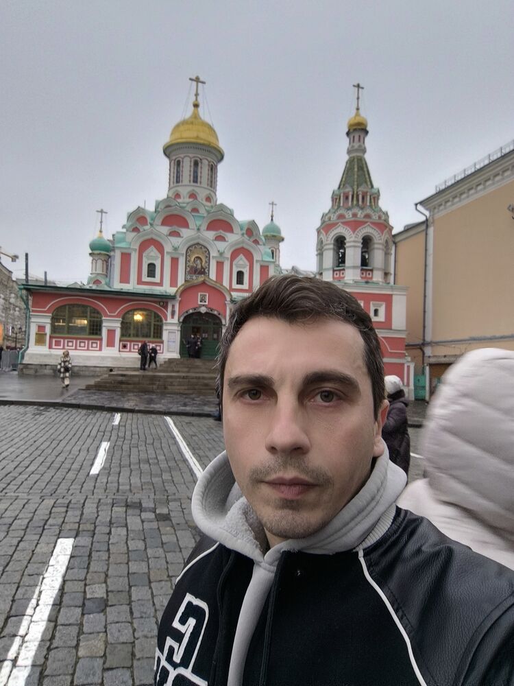  54619981  Irakli, 33 ,    