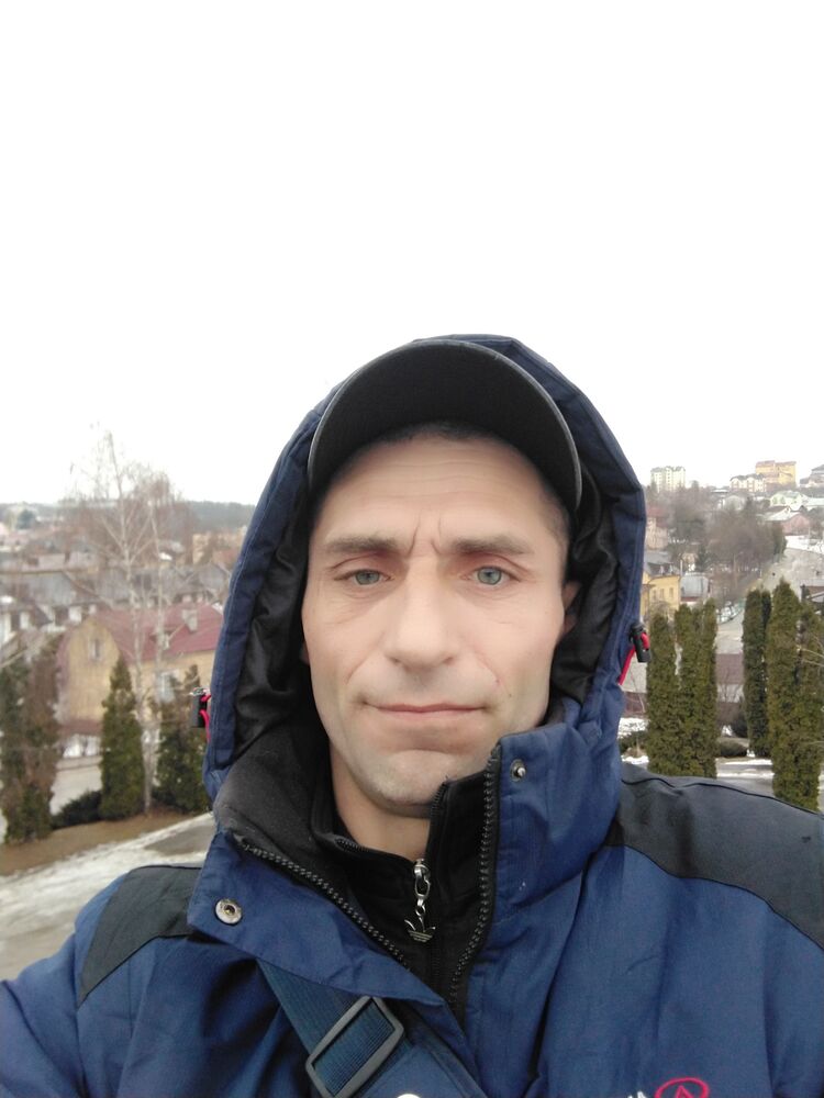  33663401  Ilya, 40 ,    