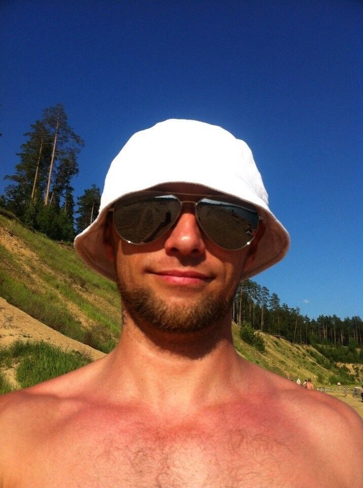  ,   Elguapo, 44 ,   