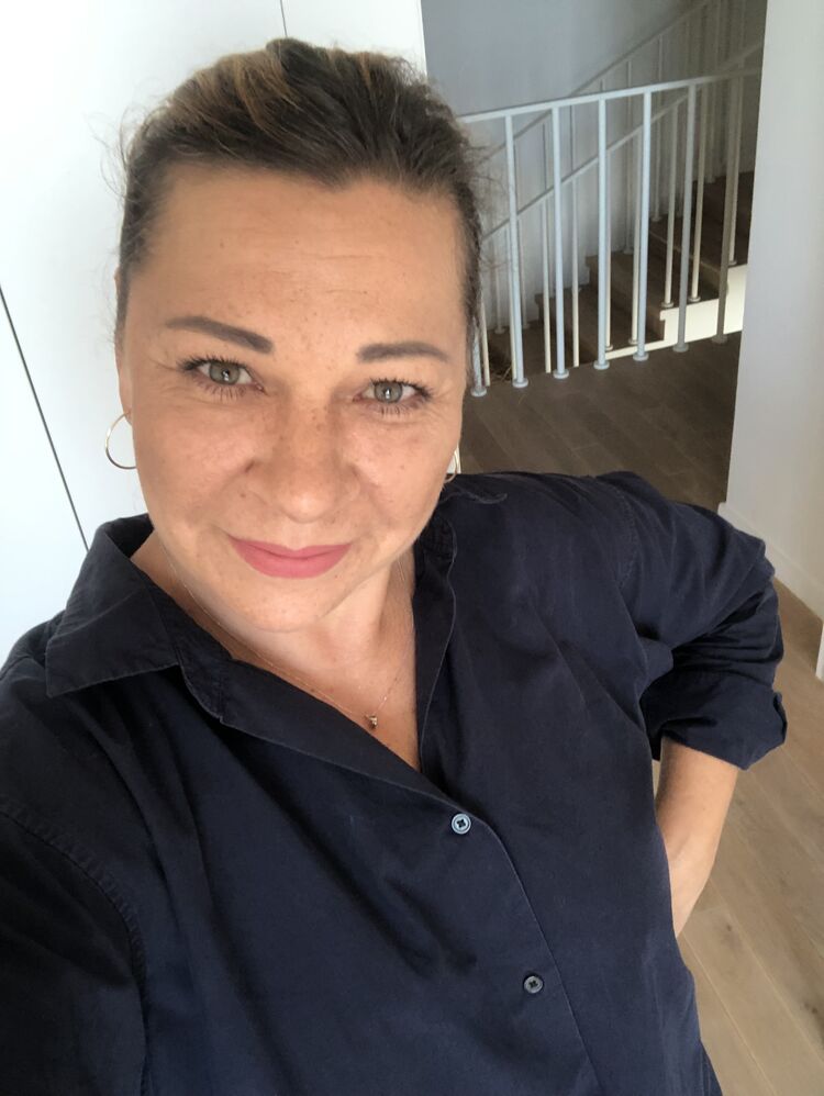  50812481  Julya, 55 ,    