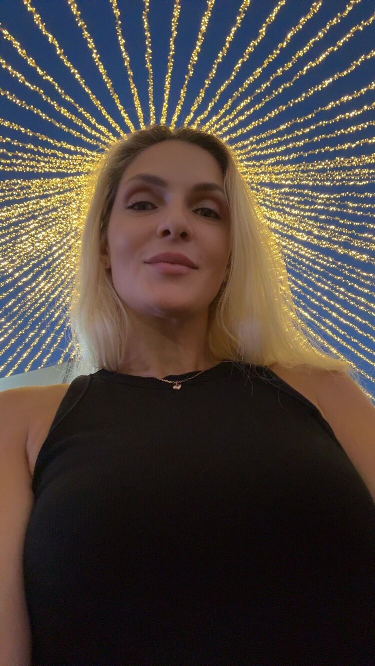  ,   Ekaterina, 39 ,   c 