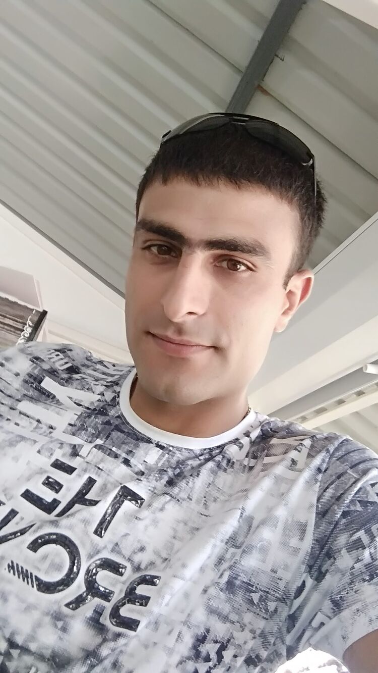  ,   Artur, 34 ,   ,   