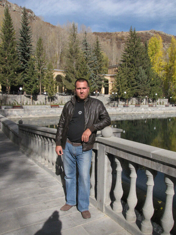  5950751  Artur, 42 ,    
