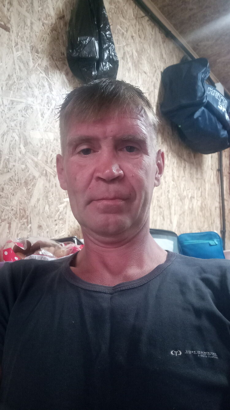  37905591  Konstantin, 46 ,    