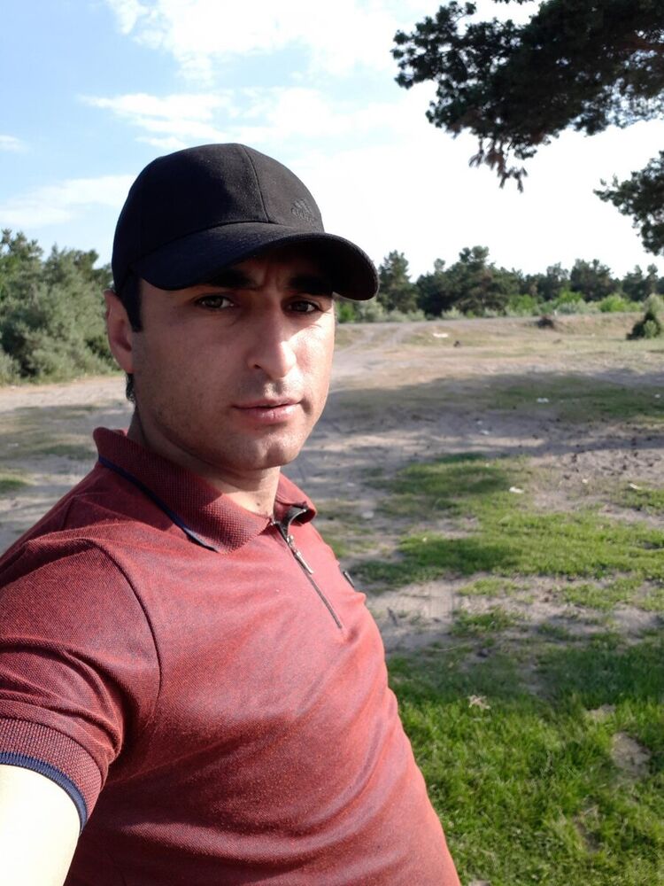  20066151  Vazgen, 35 ,    