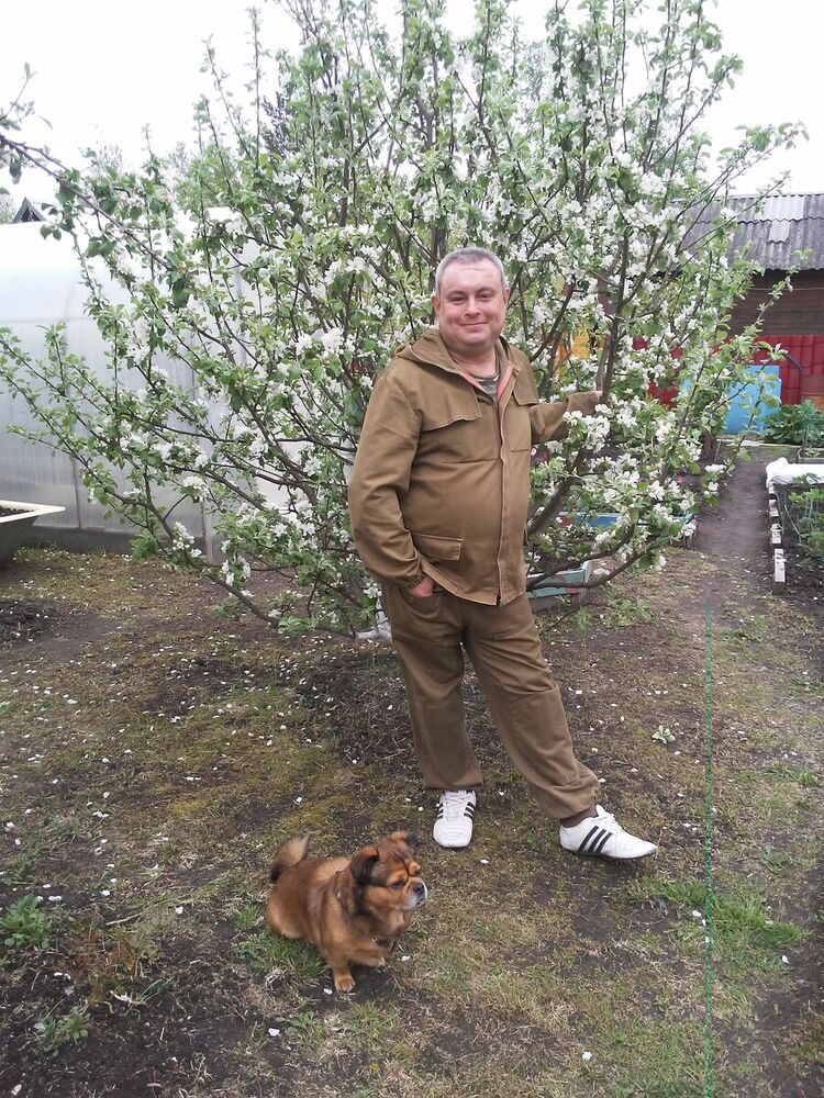  20923751  Vik, 49 ,    