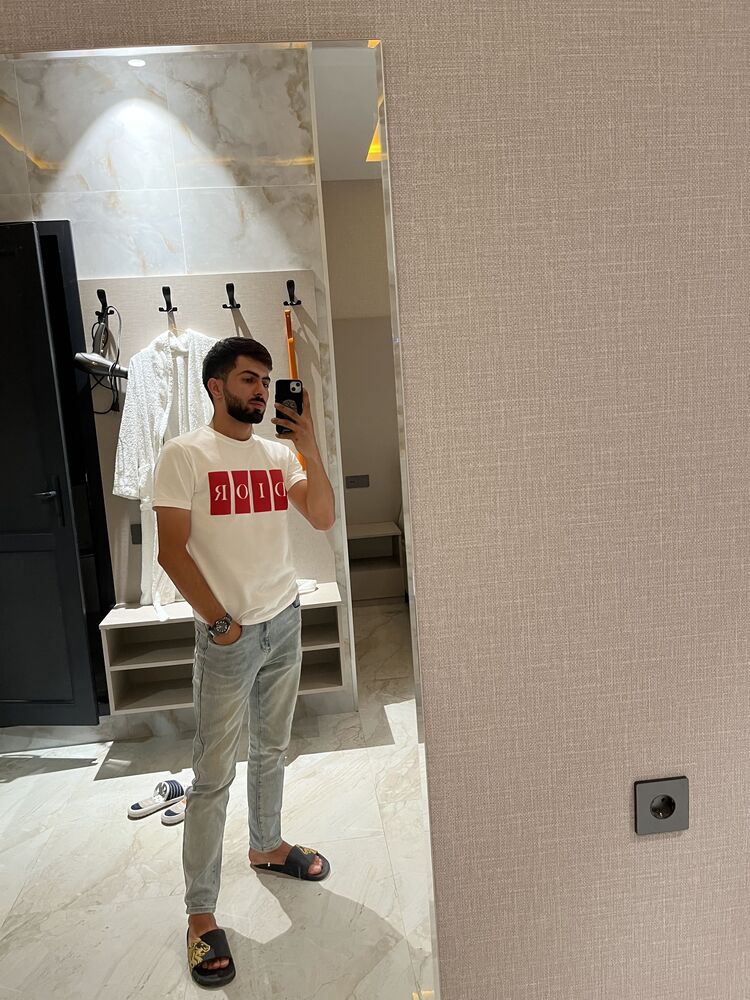  53815221  Murad, 22 ,    