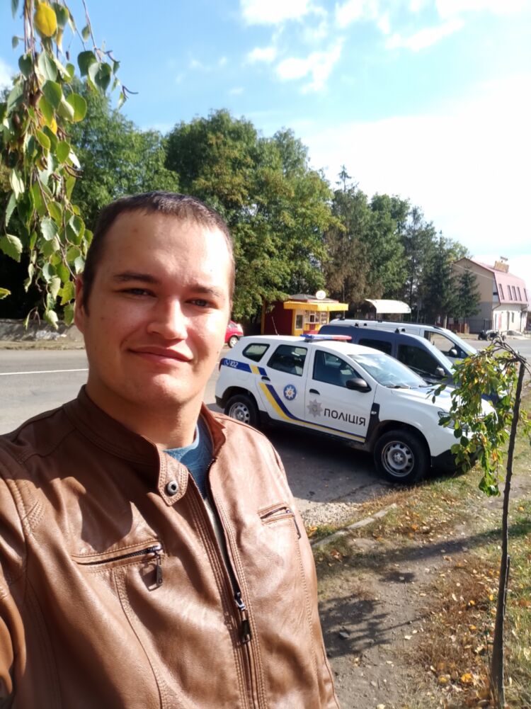  39546101  Leonid, 27 ,    