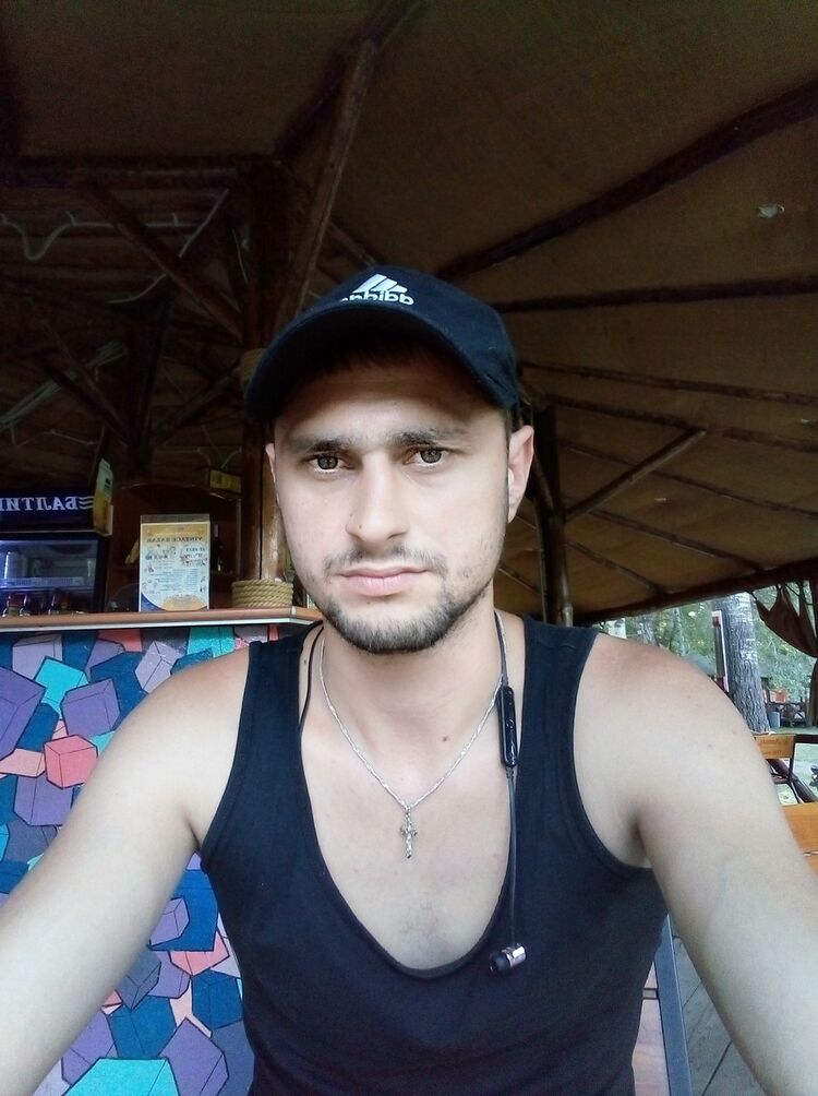  ,   Vlad, 32 ,   