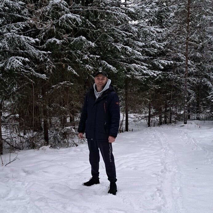  ,   Viktor, 47 ,   ,   