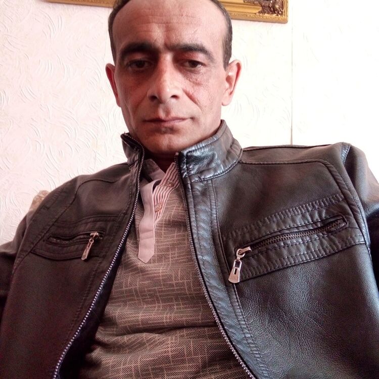  47904901  Hayk, 43 ,    