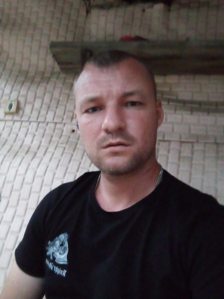  48350341  Pavel, 33 ,    