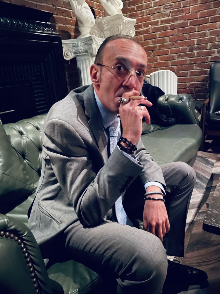  46693661  George, 44 ,    