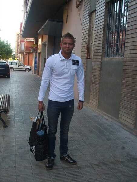  12570801  Artur, 34 ,    