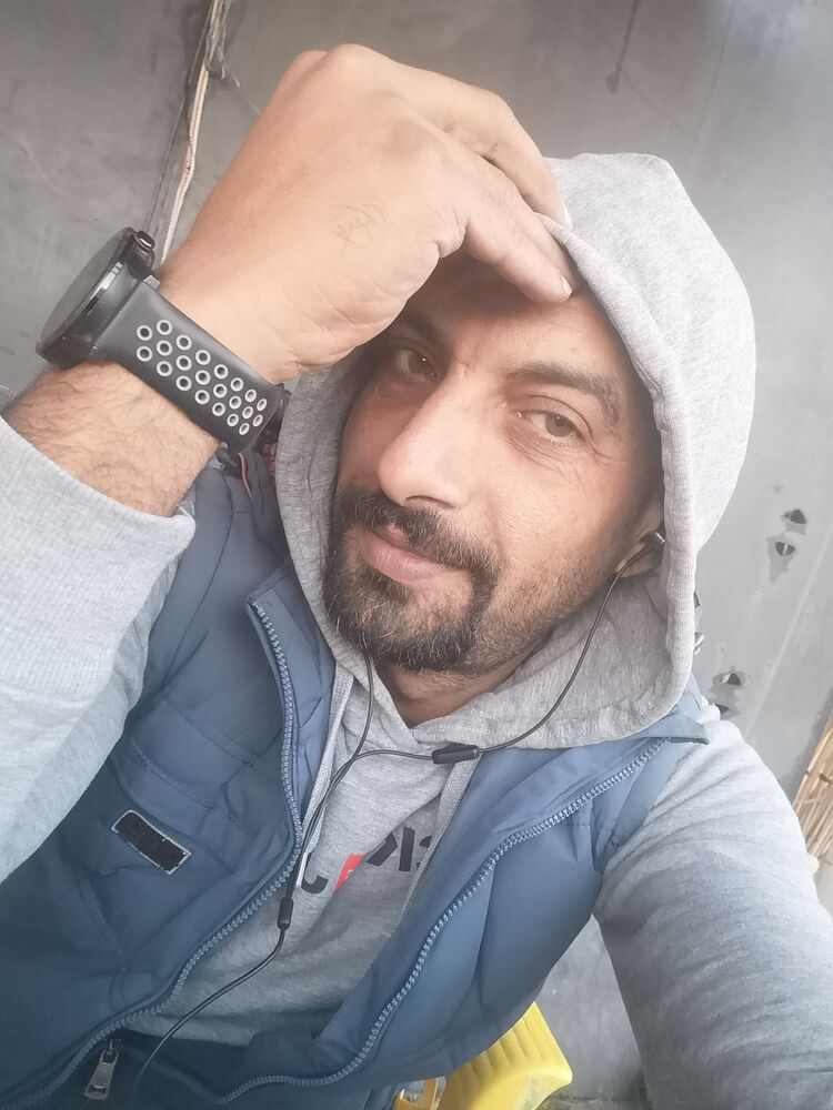  37399501  Yousry saleh, 45 ,    Al Ghardaqah